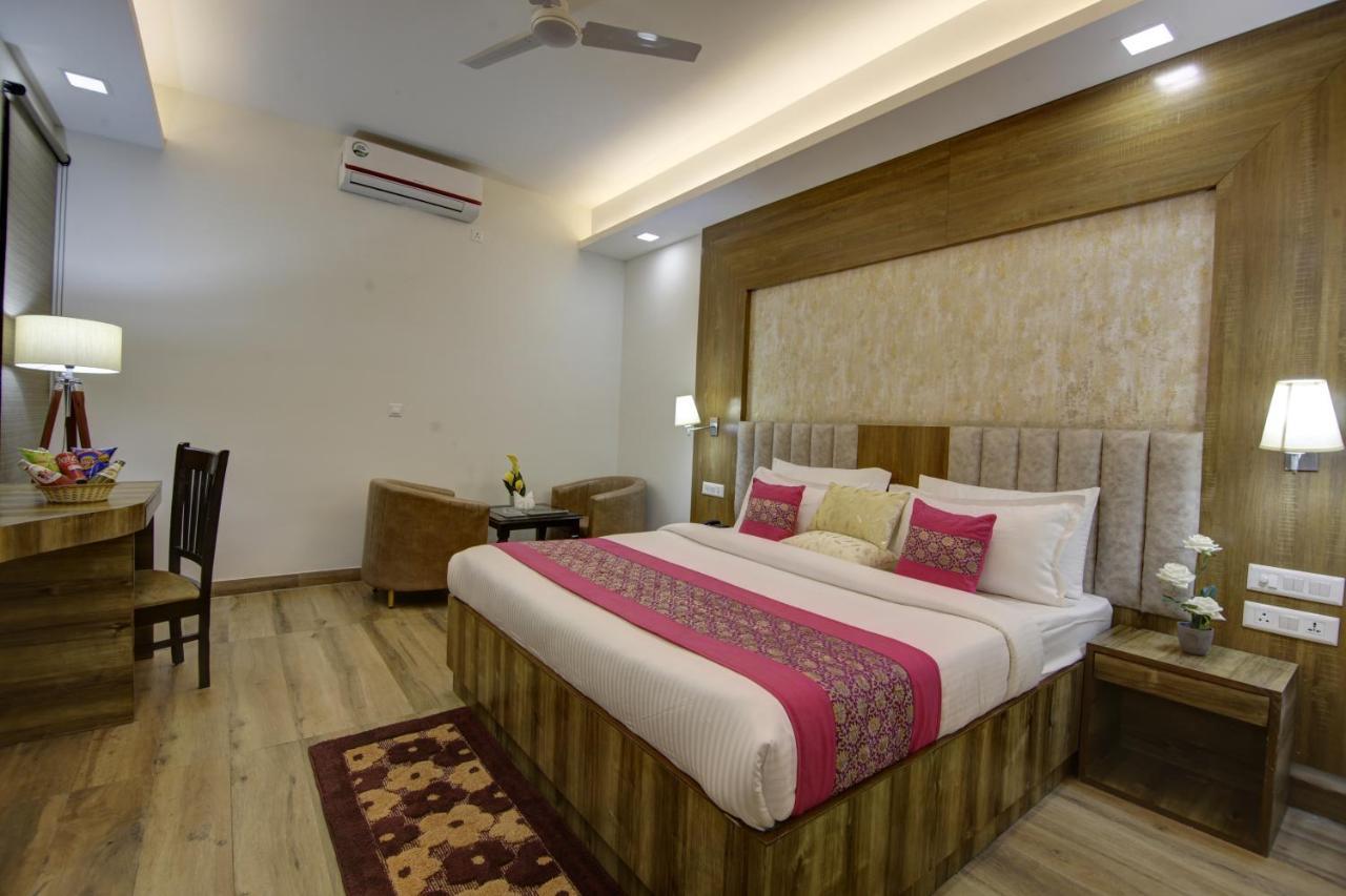 Hotel The Prithvi Near Delhi Airport Nuova Delhi Esterno foto