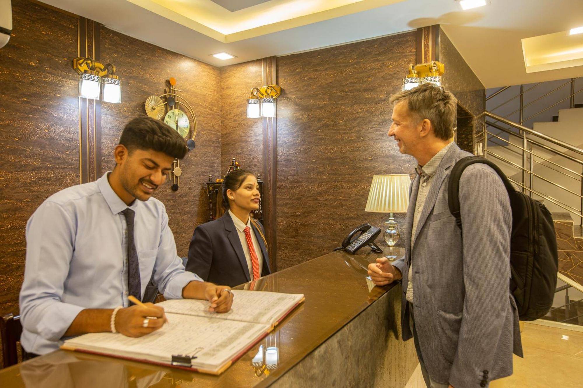 Hotel The Prithvi Near Delhi Airport Nuova Delhi Esterno foto